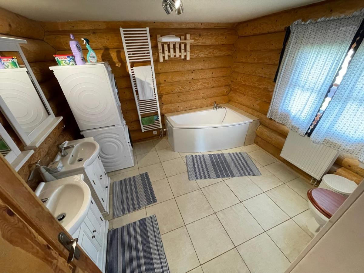 Trinity Log Cabin Wellness Resort Štrba Eksteriør billede